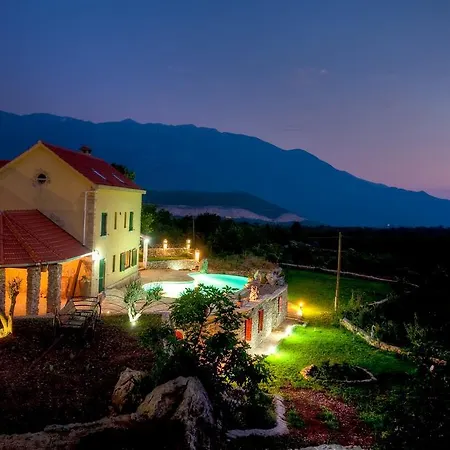 Unique Dalmatian House Willa Grabovac (Split-Dalmatia)